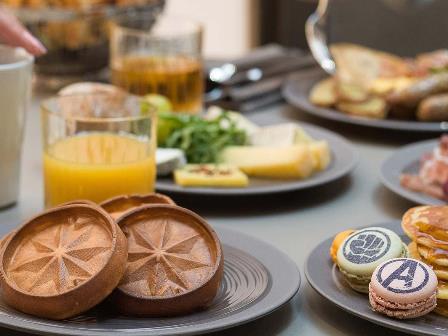 Petit-déjeuner au Disney’s Hotel New York – The Art of Marvel avec jus d’orange